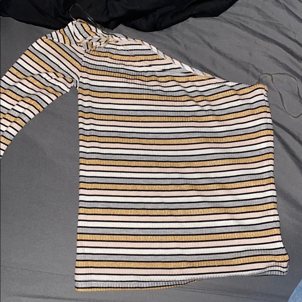 Sleeveless shirt